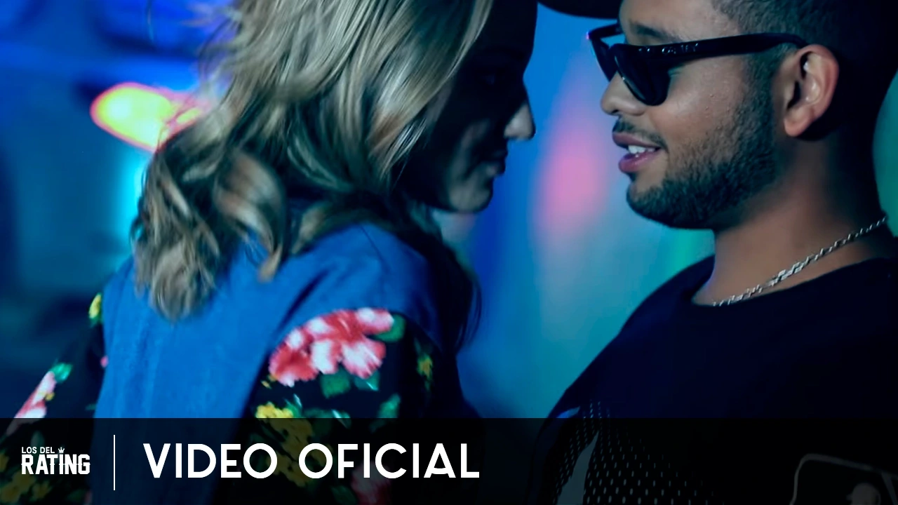 Videoclip con pareja e iluminación azul