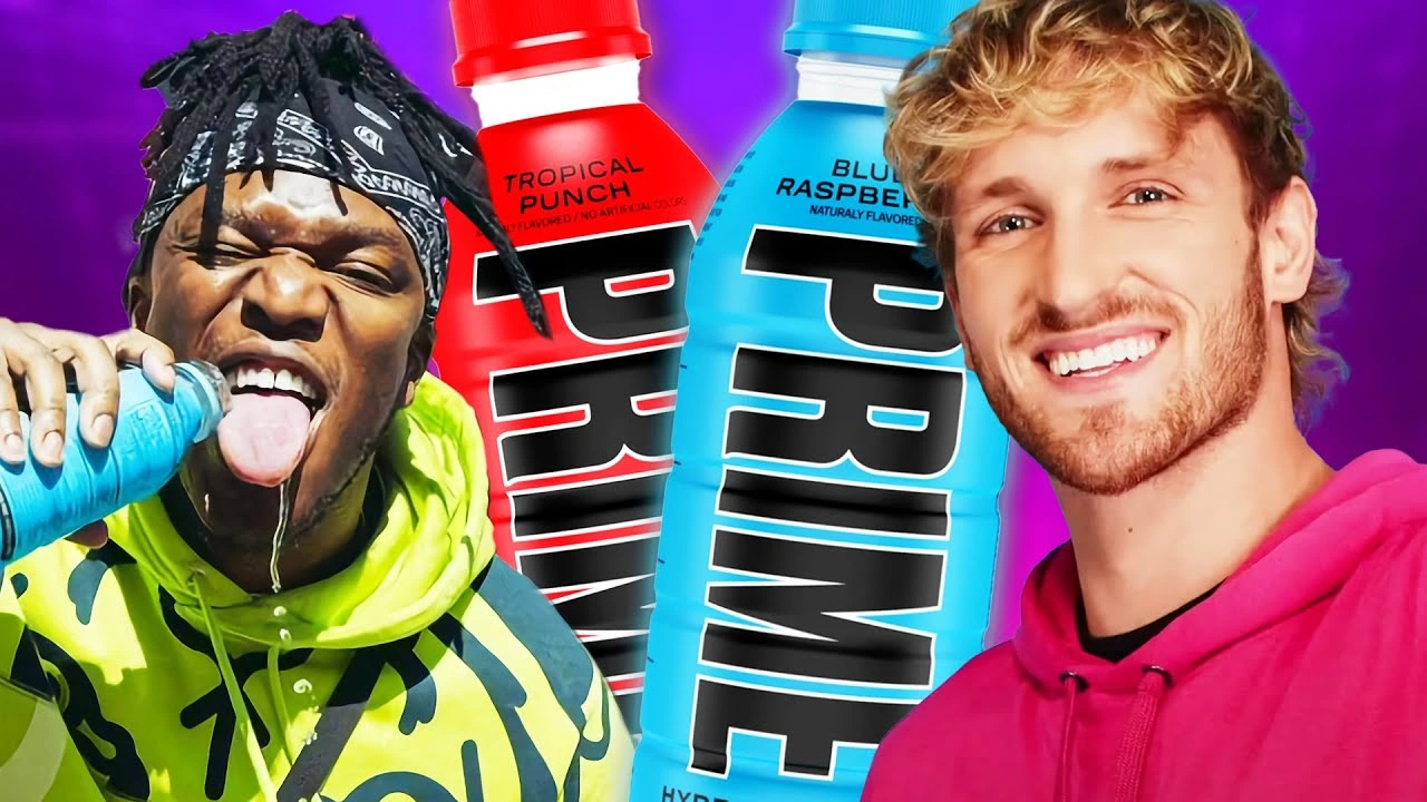 KSI y Logan Paul junto a una botella de Prime